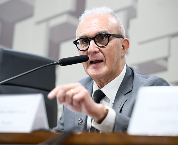 Indicado para exercer o cargo de embaixador do Brasil na República Popular Democrática da Coreia, Ricardo Primo Portugal (MSF 85/2025) em pronunciamento à mesa.