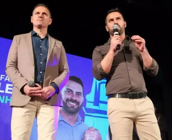 Rafael Bortoletti Dala Nora e o vice Maninho Fauri (ambos do PSDB) eleitos em 2024 reassumiram seus postos nesta segunda-feira (23)