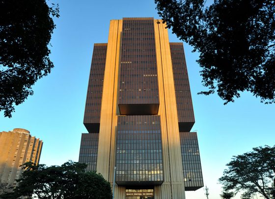 O Banco Central do Brasil é uma autarquia federal integrante do Sistema Financeiro Nacional, sendo vinculado ao Ministério da Economia.