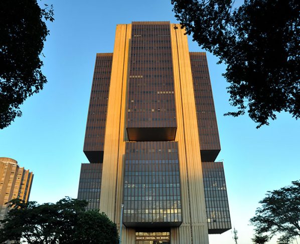 O Banco Central do Brasil é uma autarquia federal integrante do Sistema Financeiro Nacional, sendo vinculado ao Ministério da Economia.
