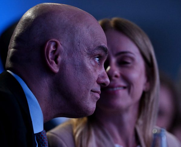 Ministro Alexandre de Moraes ao lado de sua esposa, a advogada Viviane Barci de Moraes.