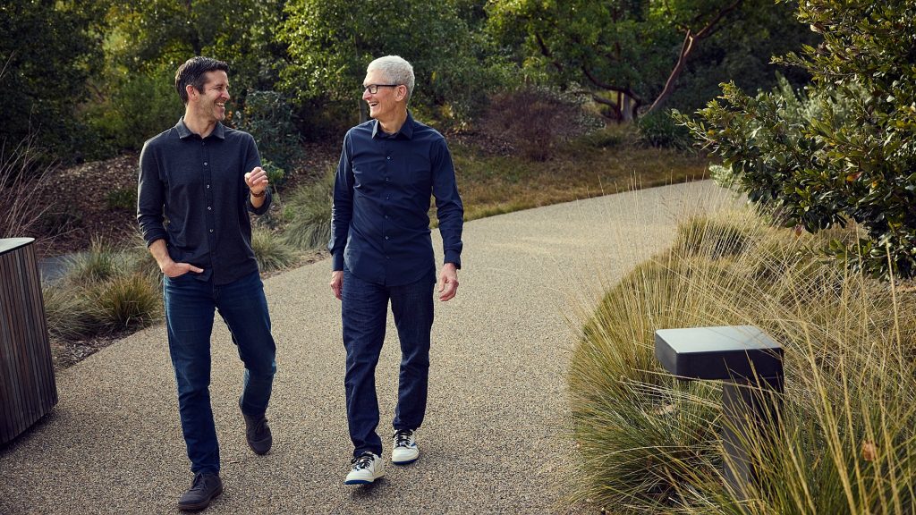 Apple-John-Ternus-Tim-Cook