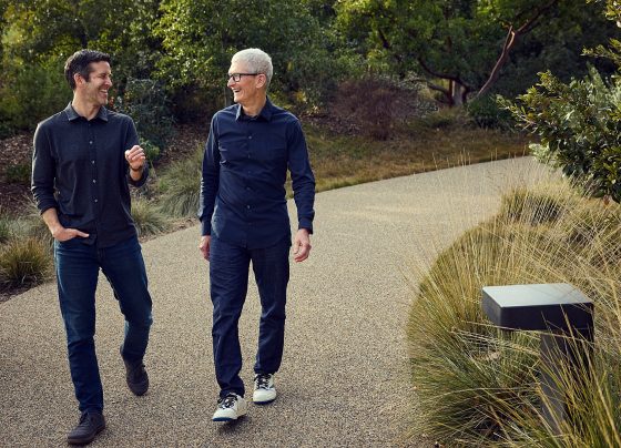 Apple-John-Ternus-Tim-Cook