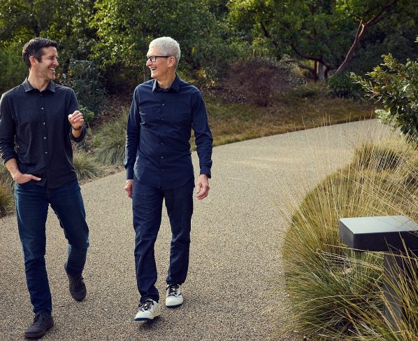 Apple-John-Ternus-Tim-Cook