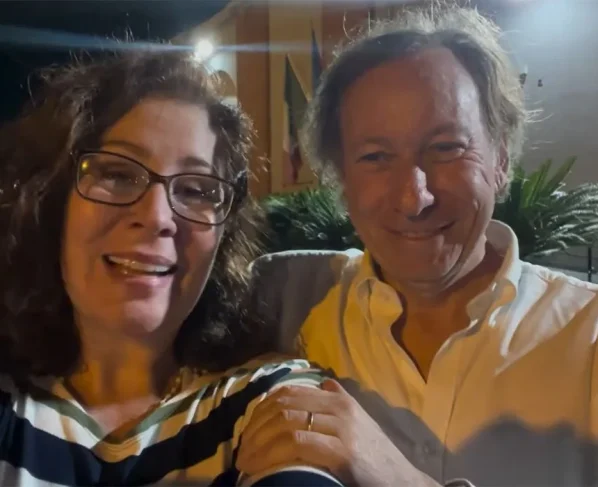 A ex-deputada Carl,a Zambelli publicou um vídeo com o seu advogado, nas redes sociais, após sair da prisão.