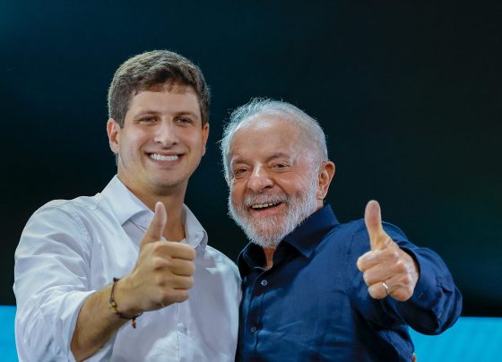Presidente Lula (PT) ao lado do prefeito do Recife, João Campos (PSB)