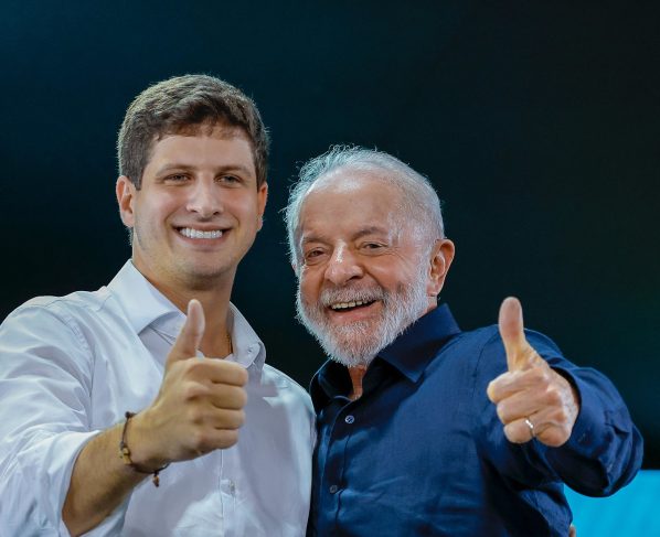 Presidente Lula (PT) ao lado do prefeito do Recife, João Campos (PSB)