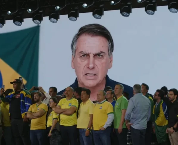 Vídeo de IA de Jair Bolsonaro na convenção do PL que oficializou candidatura de Flávio Bolsonaro à presidência acende discussão sobre novas tecnologias nas eleições de 2026. Foto: Reprodução/Redes sociais